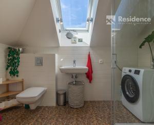 Štýlové bývanie – Unikátny rodinný dom s vežou, aký nemá nikto