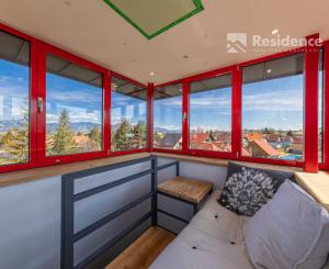 Štýlové bývanie – Unikátny rodinný dom s vežou, aký nemá nikto