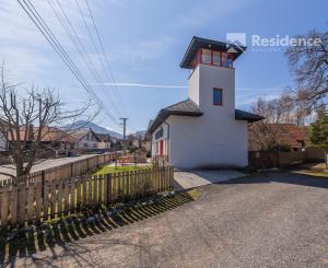 Štýlové bývanie – Unikátny rodinný dom s vežou, aký nemá nikto