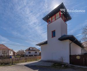 Štýlové bývanie – Unikátny rodinný dom s vežou, aký nemá nikto