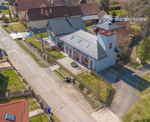 Štýlové bývanie – Unikátny rodinný dom s vežou, aký nemá nikto