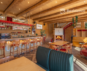 Zabehnutý bar s apartmánom a vlastnou vyhliadkovou vežou