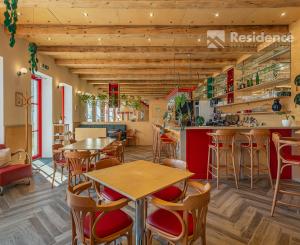 Zabehnutý bar s apartmánom a vlastnou vyhliadkovou vežou