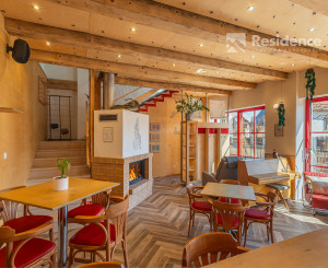 Zabehnutý bar s apartmánom a vlastnou vyhliadkovou vežou