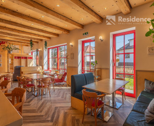 Zabehnutý bar s apartmánom a vlastnou vyhliadkovou vežou