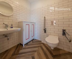 Zabehnutý bar s apartmánom a vlastnou vyhliadkovou vežou