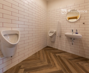 Zabehnutý bar s apartmánom a vlastnou vyhliadkovou vežou