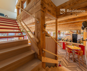 Zabehnutý bar s apartmánom a vlastnou vyhliadkovou vežou