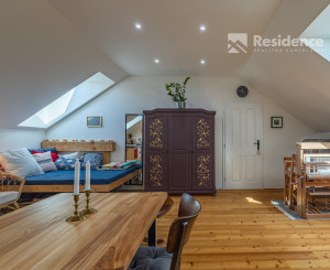 Zabehnutý bar s apartmánom a vlastnou vyhliadkovou vežou