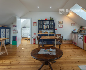 Zabehnutý bar s apartmánom a vlastnou vyhliadkovou vežou