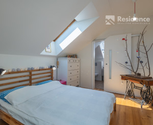 Zabehnutý bar s apartmánom a vlastnou vyhliadkovou vežou