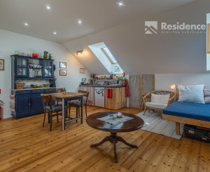 Zabehnutý bar s apartmánom a vlastnou vyhliadkovou vežou