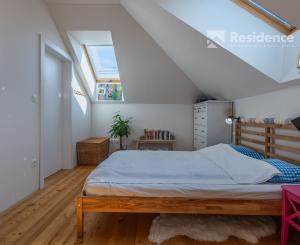 Zabehnutý bar s apartmánom a vlastnou vyhliadkovou vežou