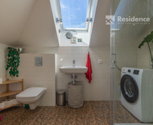 Zabehnutý bar s apartmánom a vlastnou vyhliadkovou vežou