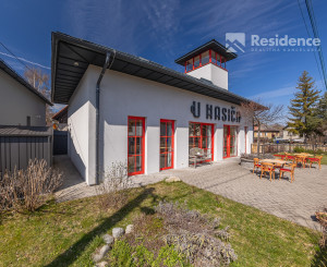 Zabehnutý bar s apartmánom a vlastnou vyhliadkovou vežou