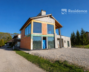 EXKLUZÍVNY DOM S TERASOU 120 m² NA HLAVNEJ CESTE DO JASNEJ