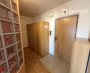 REZERVOVANÉ - Na predaj 1-izbový byt s dvoma loggiami – Roveň, Ružomberok