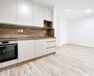Moderný 2 izbový apartmán s terasou a nízkymi nákladmi v Liptovskom Mikuláši