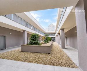 Moderný 2 izbový apartmán s terasou a nízkymi nákladmi v Liptovskom Mikuláši