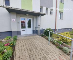 2-IZBOVÝ BYT S BALKÓNOM a GARÁŽOU – LIPTOVSKÝ PETER