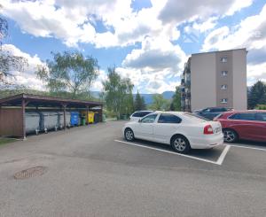 2-IZBOVÝ BYT S BALKÓNOM a GARÁŽOU – LIPTOVSKÝ PETER