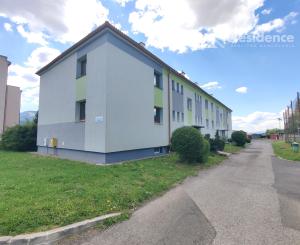 2-IZBOVÝ BYT S BALKÓNOM a GARÁŽOU – LIPTOVSKÝ PETER