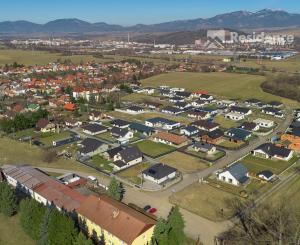 NOVÁ CENA! Stavebný pozemok v Závažnej Porube s panorámou Tatier
