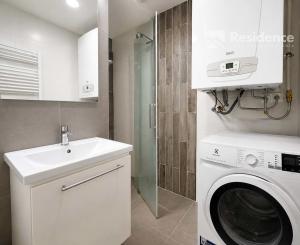 MODERNÝ 2-IZBOVÝ BYT S PARKOVACÍM MIESTOM V CENTRE LIPTOVSKÉHO MIKULÁŠA