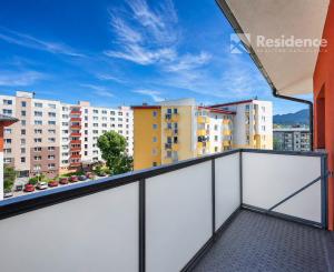 MODERNÝ 2-IZBOVÝ BYT S PARKOVACÍM MIESTOM V CENTRE LIPTOVSKÉHO MIKULÁŠA