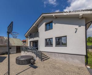 Family house in a quiet area of Dovalovo with a stream