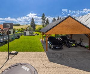 Family house in a quiet area of Dovalovo with a stream