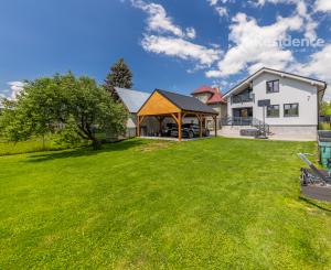 Family house in a quiet area of Dovalovo with a stream