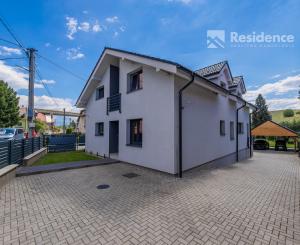 Family house in a quiet area of Dovalovo with a stream