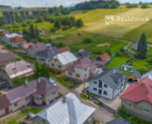 Family house in a quiet area of Dovalovo with a stream