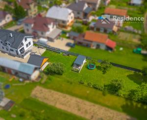 Family house in a quiet area of Dovalovo with a stream