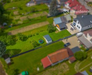 Family house in a quiet area of Dovalovo with a stream