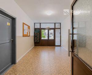 NA PREDAJ Moderný 1-izbový byt v centre Liptovského Mikuláša