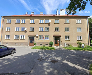 Zrekonštruovaný tehlový byt s krbom, Jesenského v LM