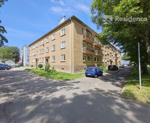 Zrekonštruovaný tehlový byt s krbom, Jesenského v LM
