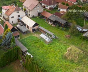 NOVÁ CENA: Priestranný rodinný dom v tichej časti obce Svätý Kríž