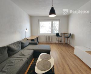 MODERN & FULLY RENOVATED 2-ROOM APARTMENT FOR RENT