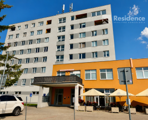 Prenájom: Moderný 3-izbový byt s 2 parkovacími miestami v centre