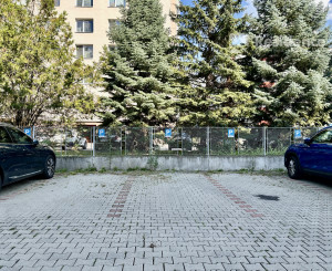 Prenájom: Moderný 3-izbový byt s 2 parkovacími miestami v centre