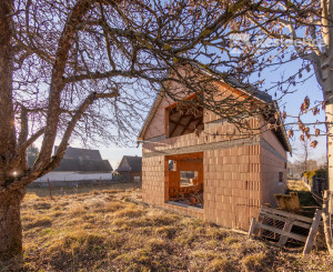 ZNÍŽENÁ CENA | 2 152 m² pozemok + hrubá stavba v obci Žiar