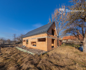 ZNÍŽENÁ CENA | 2 152 m² pozemok + hrubá stavba v obci Žiar