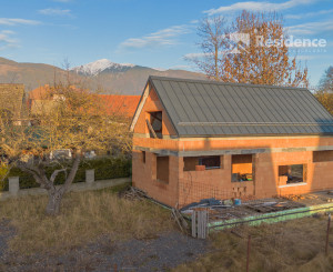 ZNÍŽENÁ CENA | 2 152 m² pozemok + hrubá stavba v obci Žiar