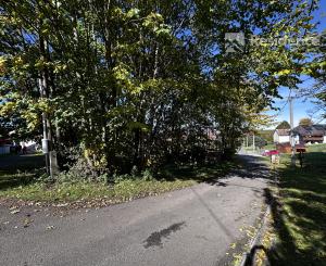 STAVEBNÝ POZEMOK V LAZISKU S PROJEKTOM RODINNÉHO DOMU | 569 m²
