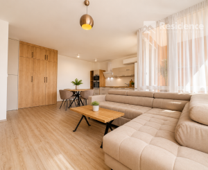 Štýlovo zariadený 3-izbový byt | Centrum LM | 2 parkovacie miesta