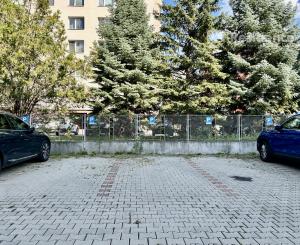 Na Prenájom Štýlovo zariadený 3-izbový byt | Centrum LM | 2 parkovacie miesta
