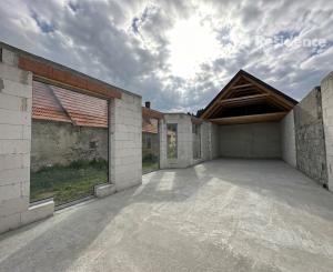 NA PREDAJ: RODINNÝ DOM V GÔTOVANOCH S VEĽKÝM POZEMKOM 1787m²